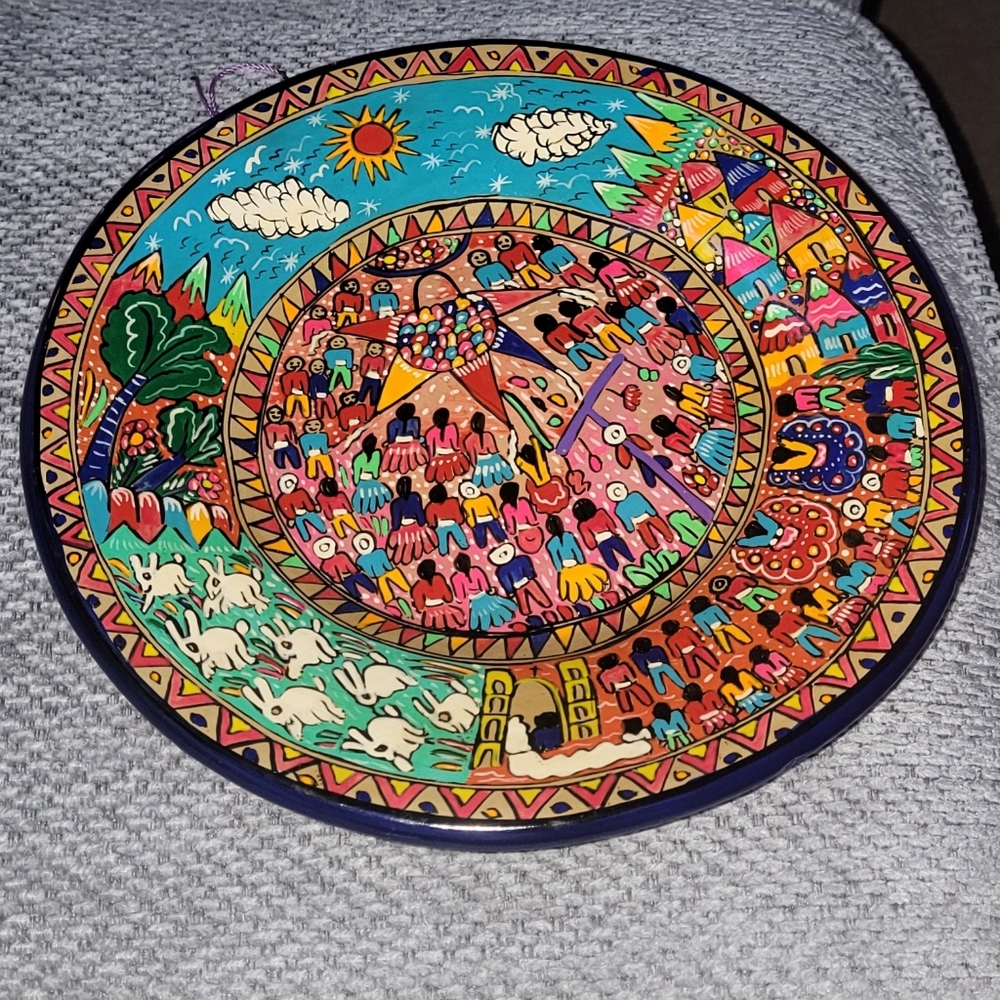 VINTAGE REAR HANDPAINTED POTTERY 10" WALL DECOR PLATE